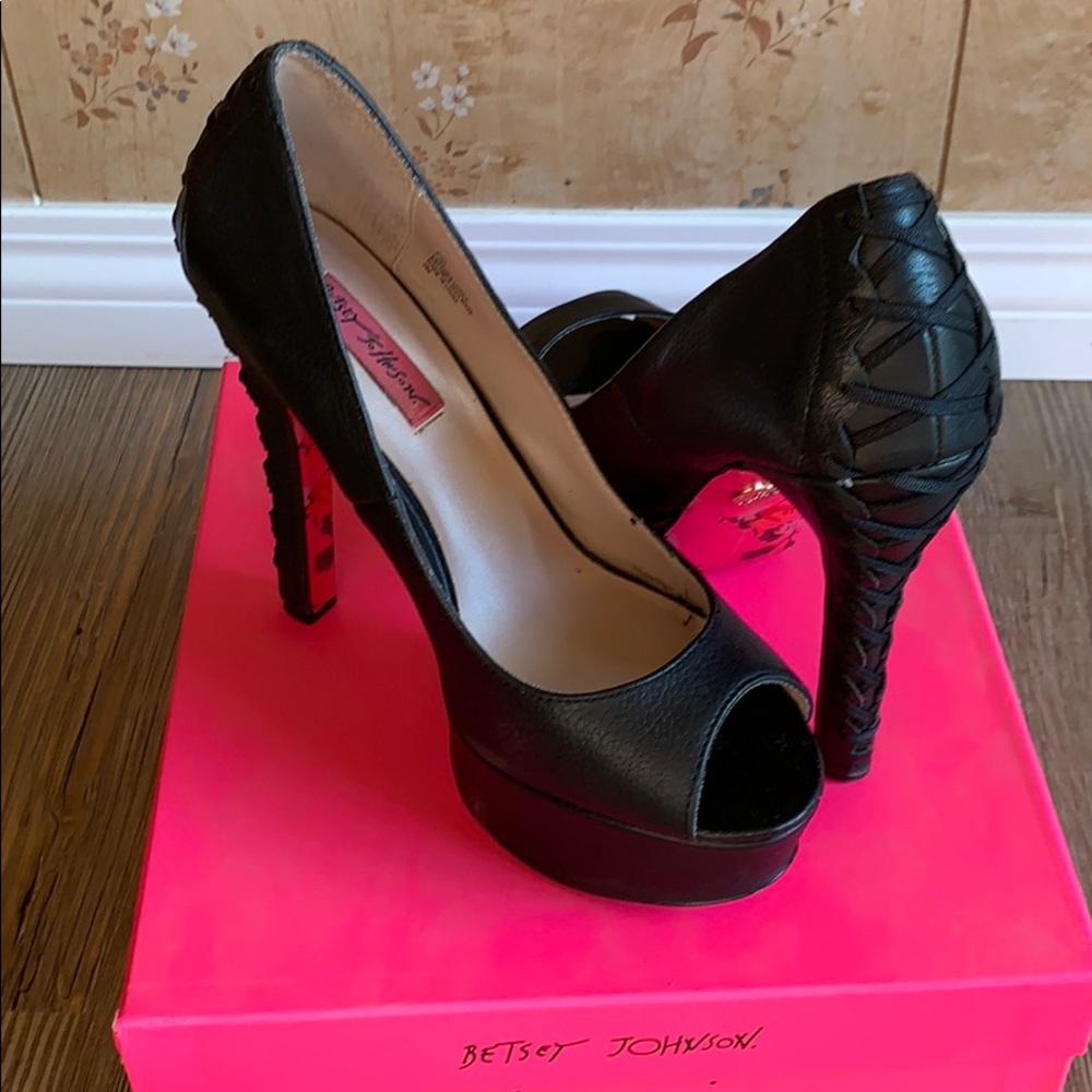 Betsy Johnson Black heels